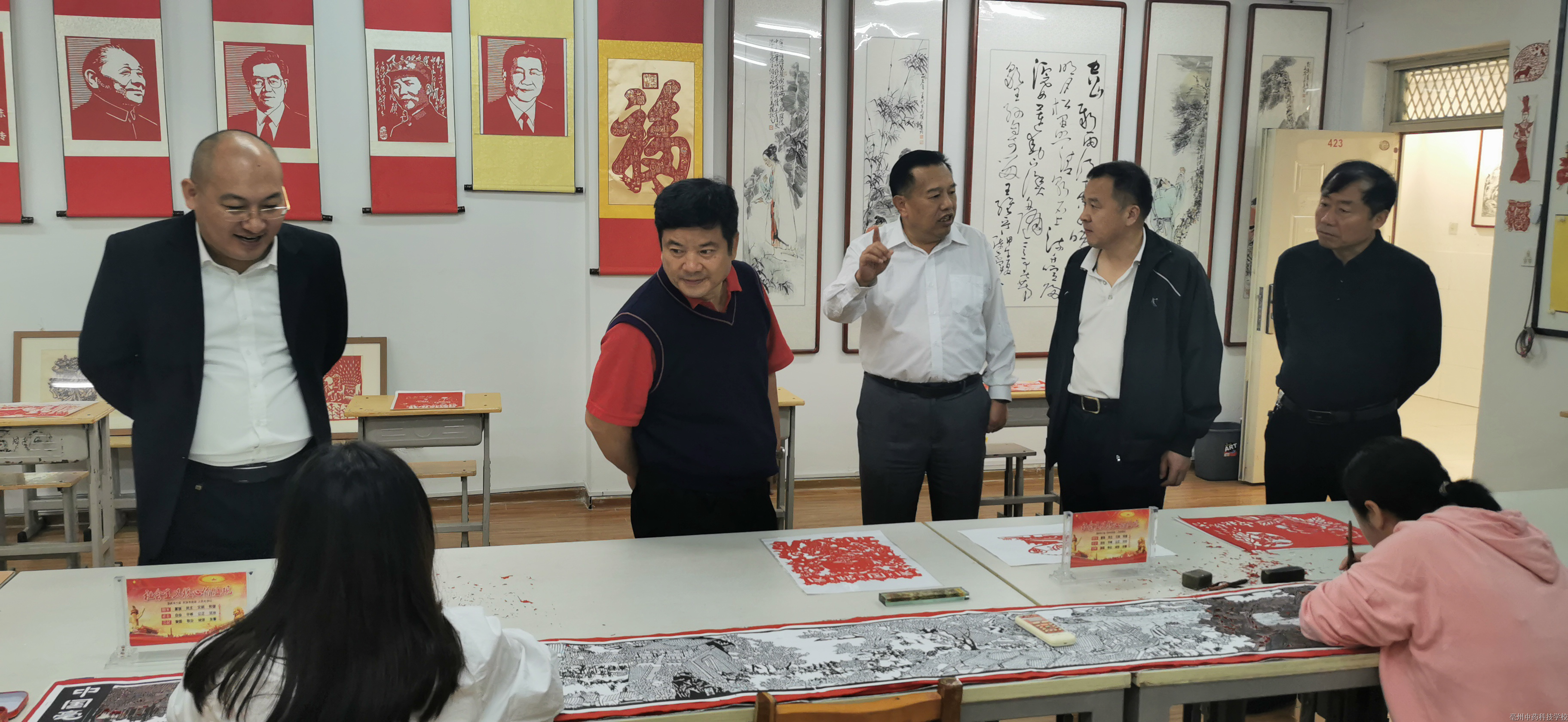 方乃纯调研亳州中药科技学校.png 方乃纯调研亳州中药科技学校.png